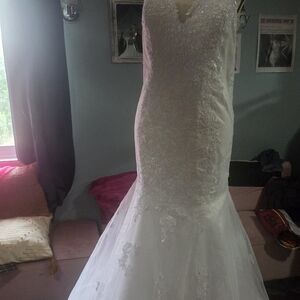 Elegant White Lace Wedding Dress